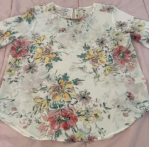 Van Heusen white floral roll tab sleeve relaxed fit blouse, size M boho summer