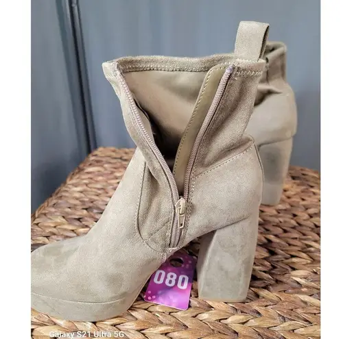 Melrose and Market Emerson Women's 8 M Beige Suede Block Heel Platform Bootie