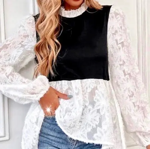 Lavishly Paris NWT, Laced Sleeve Two in One Piece Blouse. Size Medium