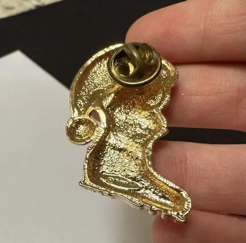 Avon Signed Cat In Boot With Red Santa Hat Holiday Brooch Pin Gold Tone