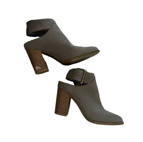 American Eagle  chunky heel bootie