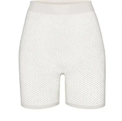 SKIMS  NWT Perforated seamless shorties in Marble (Winter White)-  Size 3XL