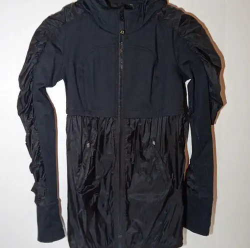 Lululemon  long sleeve lightweight jacket size 6 women