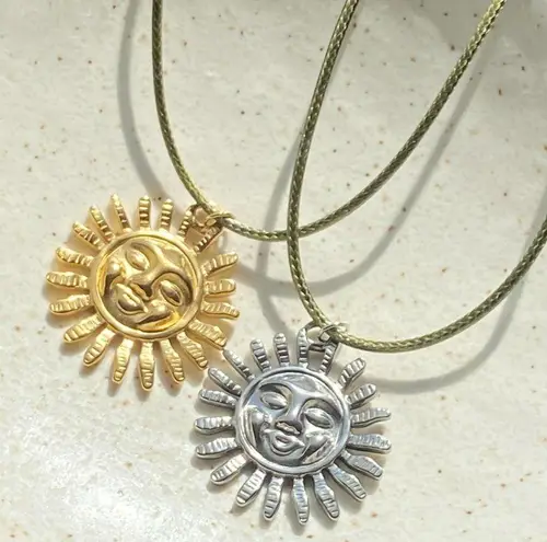 Handmade gold tone stainless steel sun boho retro vintage style necklace☀️
