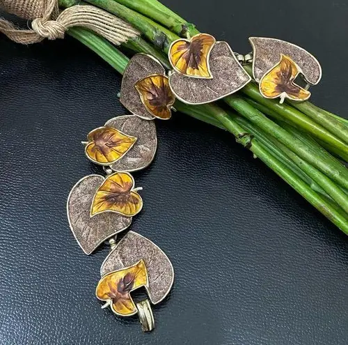 Vintage Unsigned Tectured Gold