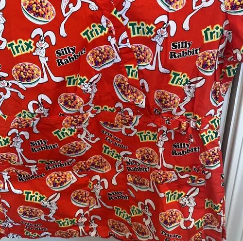 Koi Happiness Trix Cereal All Over Print Scrub Top EUC Sz XS Cotton