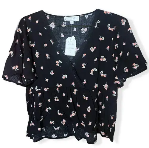 Hippie Rose NWT  Floral Peplum Short Sleeve Top