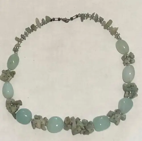 Vintage Women's Handmade Quartz Beaded Necklace Jade Tone Semi Precious Stones Green