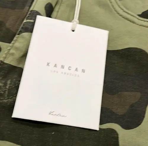 NWT KanCan Camouflage “Hazel” long shorts with stretch high rise