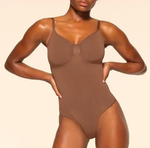 SKIMS Seamless Sculpting Thong
Bodysuit Shape wear- Size: S