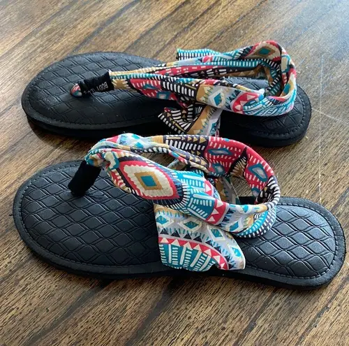 Body Glove NWOT cloth, geometric print sandals Size 7.5