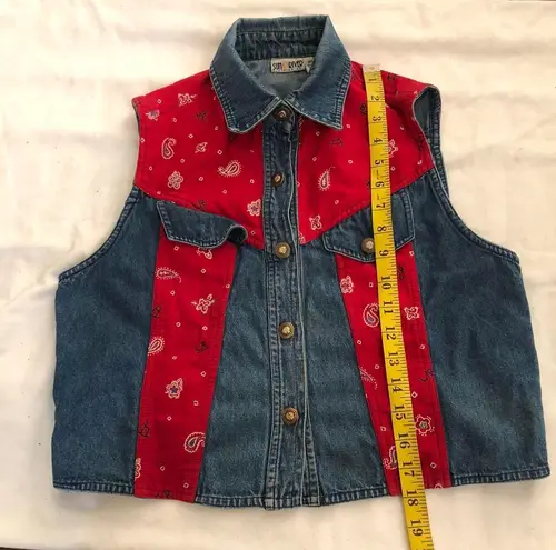 90s Sun River Red blue western cowgirl denim vest jacket with paisley bandana print and pockets #cottagecore #biker #Y2K #streetwear