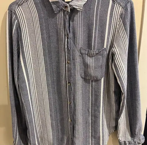 Maeve Anthropologie Size Large Chatham Chambray Blue & White Button Front Shirt