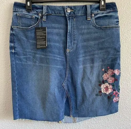 Seven7  Jean Skirt Embroidered Flowers Size 14 NWT