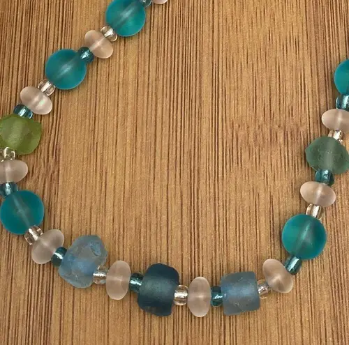 New Handcrafted Artisan Women’s Beach Sea Glass Bead Necklace