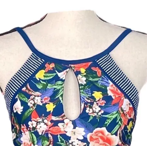 Ellen Tracy floral and fauna tankini halter top with keyhole in size 8. EUC