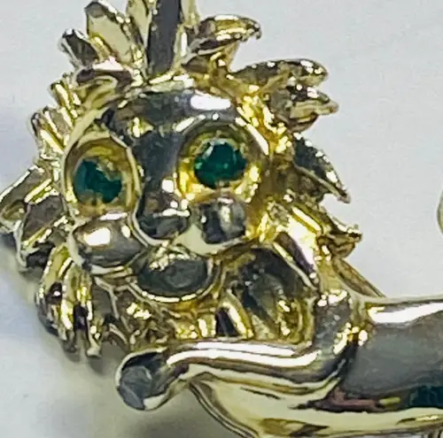 Gold Tone Lion Pin Brooch Green Rhinestone Eyes VERY SMALL Zoo Animal Vintage