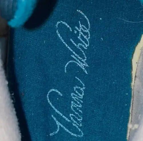 The Comfy Vanna White Casual Vintage Sneakers Women’s Size 8.5