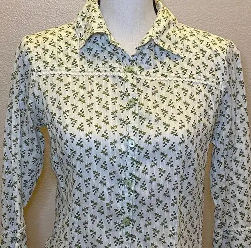 i.e. Relaxed Cottagecore western blouse Petite Med Size undefined