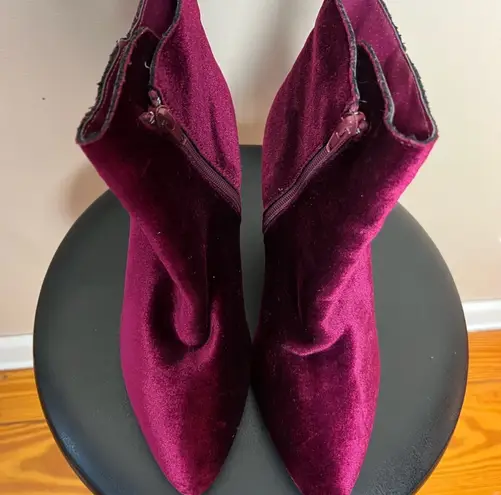 CLEARANCE! Cranberry Rouge! Velour Booties Size 8.5 EUC Red