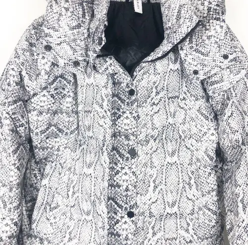 Varley Highland Puffer Snow Jacket Medium Contrast Snakeskin Print Warm Coat