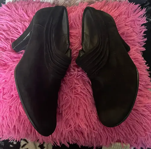 Aerosoles Heelrest Starring Role Black Faux Suede Ankle Booties GUC