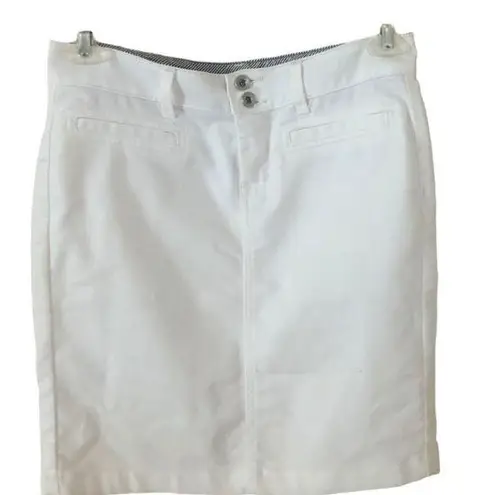 Banana Republic  White Denim Casual Fridays  Skirt Sz. 27 Cotton Stretch