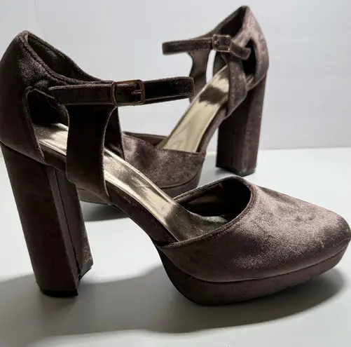 Hot Tomato Velvet Ankle Strap Block Heel Platform Heels Size 9.5M Night Out Y2K Brown