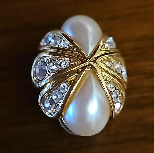 St. John 💕💕 Clip On Earrings ~ Gold Imitatation Pearl with Crystals NWOT