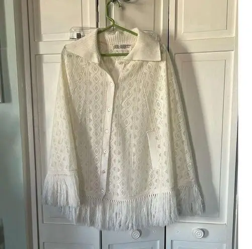 Vintage 70s White Knit Cape with Fringe