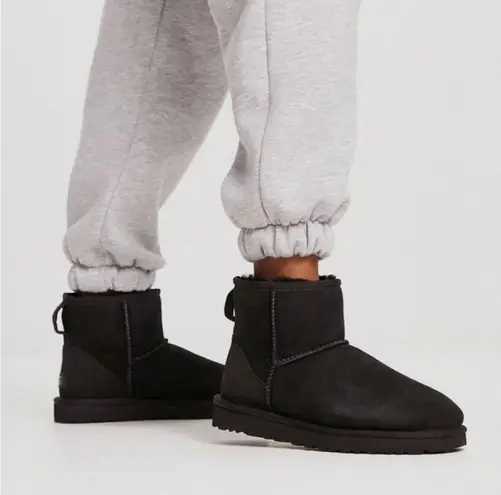 UGG  Classic Mini II Boots in Black