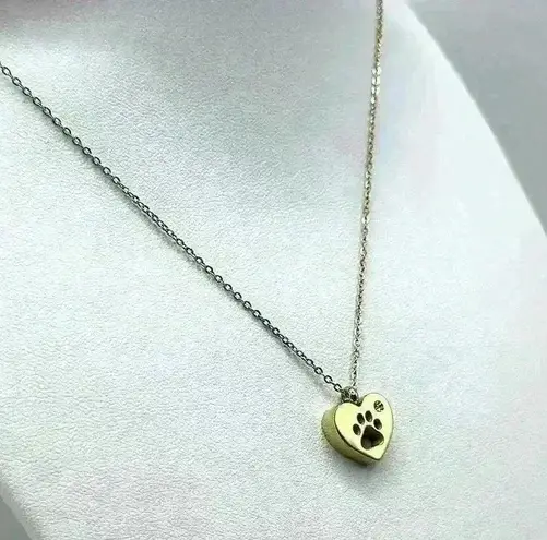 Heart Paw Print Pendant Necklace in yellow Gold