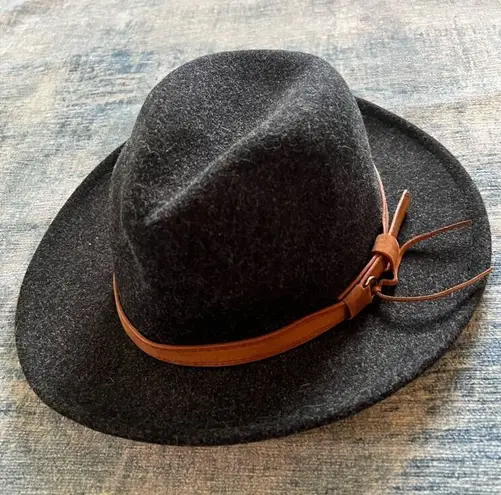 Heathered Black Felt Wool Blend Hat w Brown Strap Black