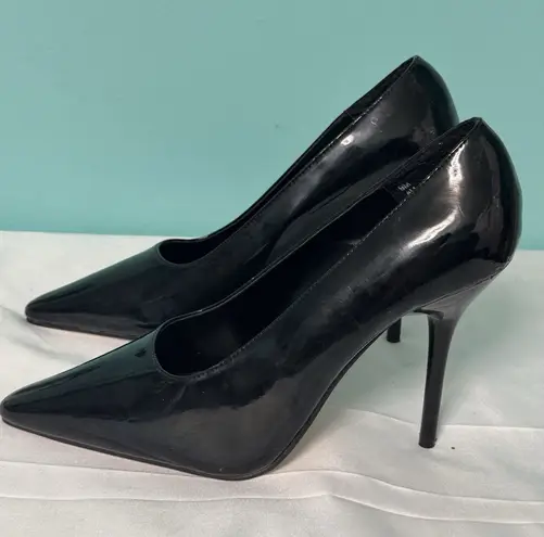 Frederick's of Hollywood Womens Shoes Size 9 Black Stiletto Pumps 4"Heels S-657