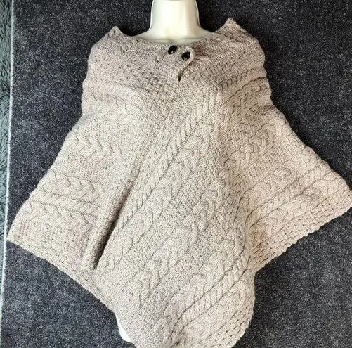 Irish "Carraig donn" Poncho Merino Wool One Size Beige Aran Knit Crochet Cape