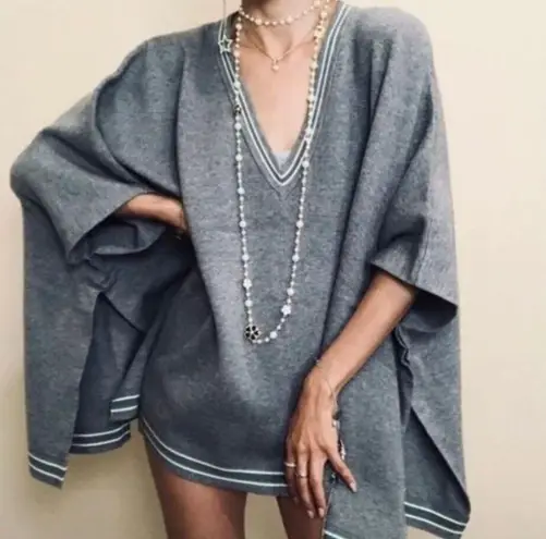 House of Harlow 1960 Grey V-Neck Poncho
