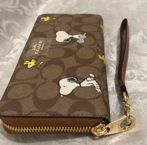 Coach  X Peanuts Long Zip Around Wallet In Signature Canvas Snoopy Woodstock