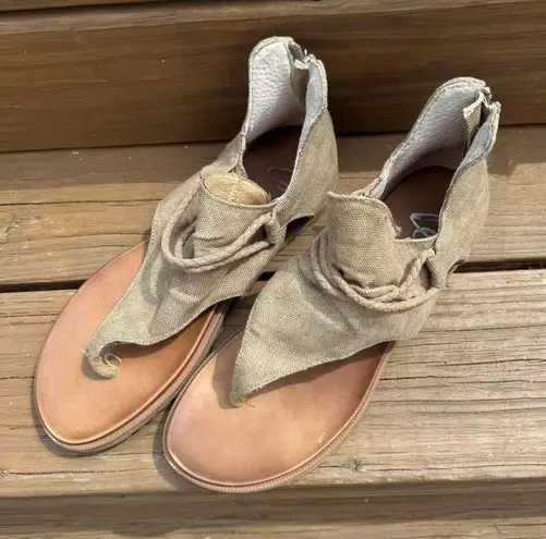 Vega Tan Canvas Thong Ankle Strap Gladiator Sandals Women's Size 8.5