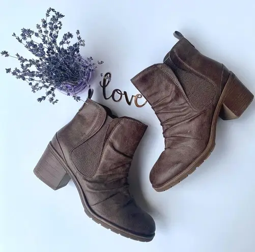 Baretraps Drennan Tan Slouchy Booties