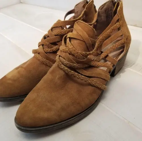 Caslon {7.5M} Liam Braided Strappy Brown Bootie