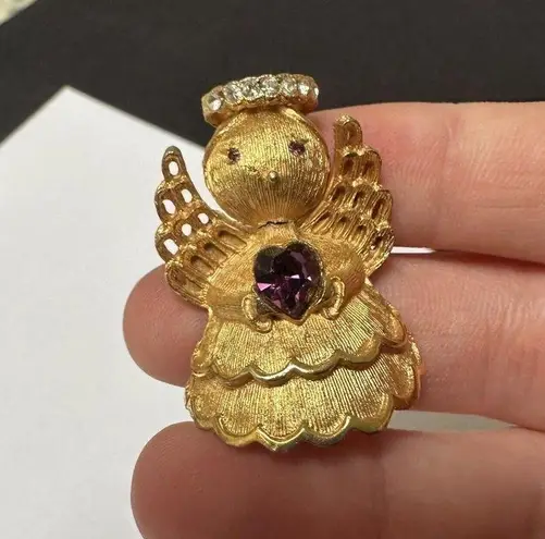 Amethyst Vintage Signed Ultra Brooch Pin Gold Tone Purple Rhinestone Angel