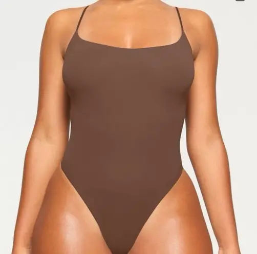 SKIMS NWOT FITS EVERYBODY CAMI THONG BODYSUIT BROWN XS