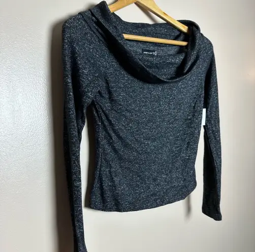 Popular 21 CLEARANCE! Gray Boutique Off-Shoulder Sweater Size S NWT