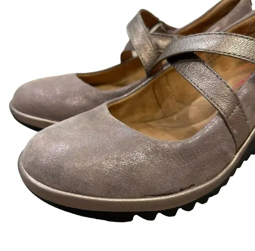 COMFORTIVA Bronze Tan Suede Heeled Wedge Shoes, Size 6 M Womens