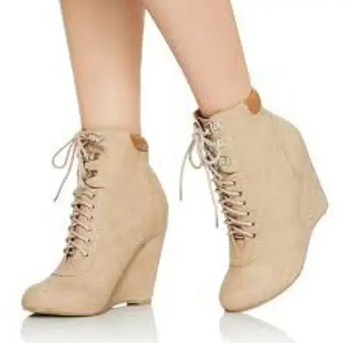 Pour La Victoire Women's Lang Tan Laced Wedge Platform Boots Booties Sz 8.5