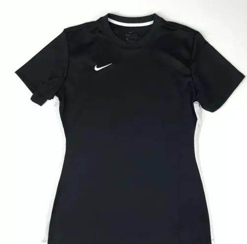 Nike NWT  embroidered soccer slim fit tee