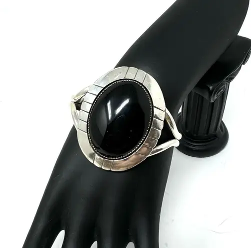 E YAZZIE Navajo sterling silver, onyx cuff bracelet, 47.2g Silver