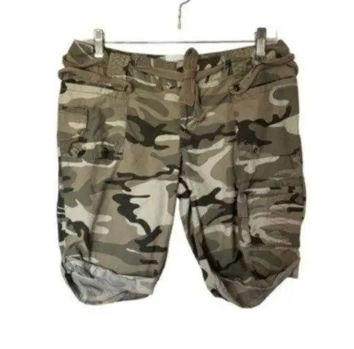 Vintage Y2k Green Camo Roll Tab Bermuda Shorts size Juniors 7 Size M