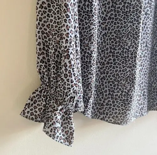 T Tahari  Leopard Print V‎ Neck Button Down Long Sleeve Blouse Top Womens Size L