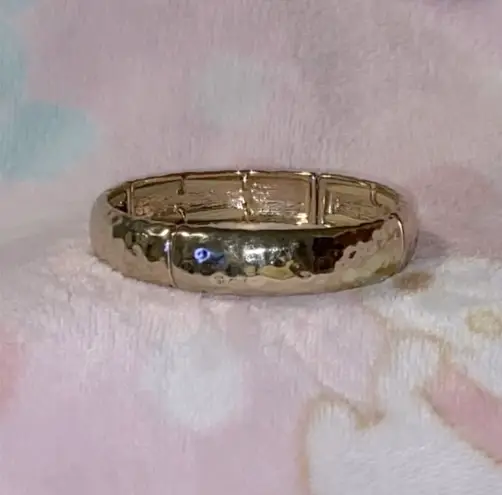 Hammered 14K Heavy plate Gold Vintage Designer bracelet (stretch) Circa 1958